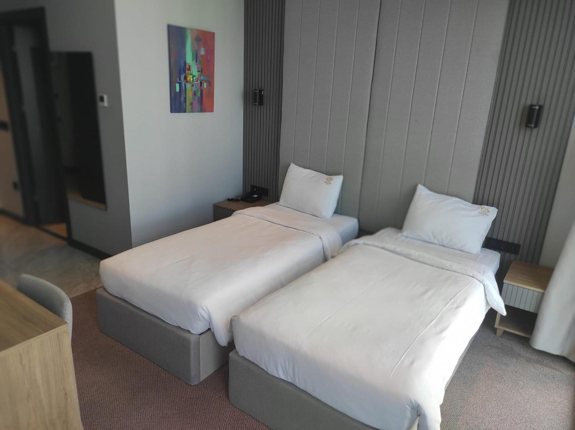 Sherlock Homes Hotels — Photos 2